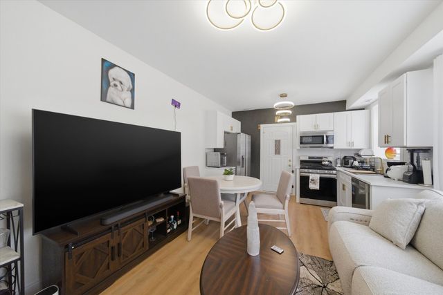 3215 N Francisco Avenue GS, Chicago, IL 60618