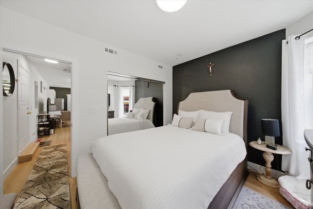 3215 N Francisco Avenue GS, Chicago, IL 60618