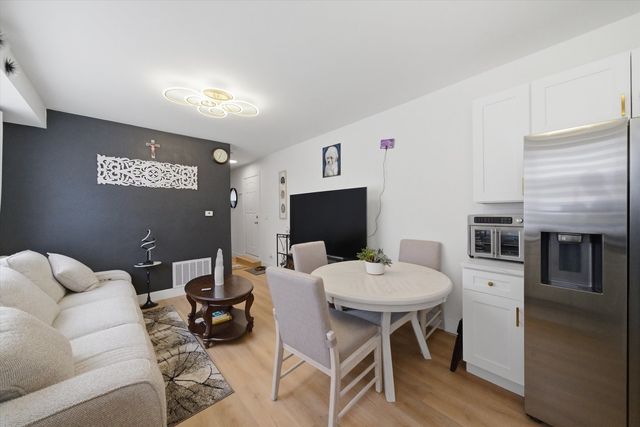 3215 N Francisco Avenue GS, Chicago, IL 60618