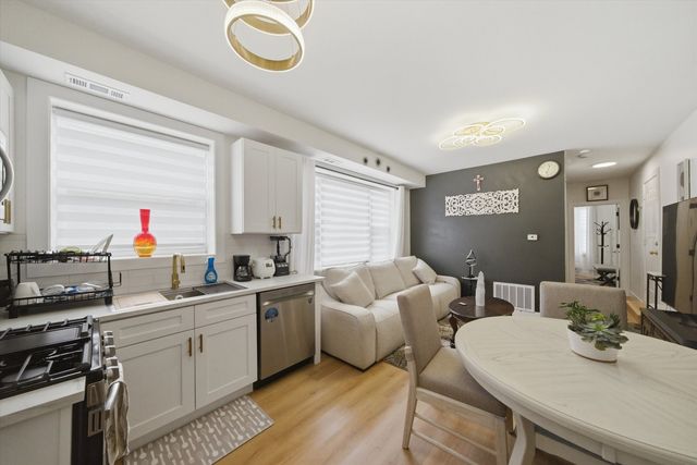 3215 N Francisco Avenue GS, Chicago, IL 60618