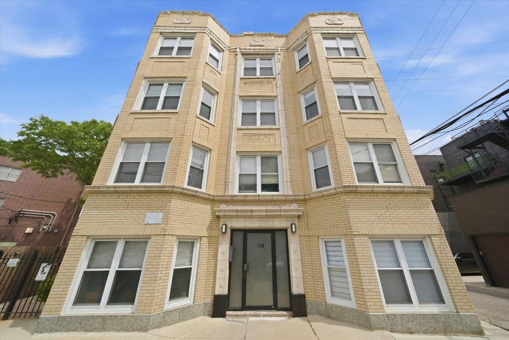 3215 N Francisco Avenue GS, Chicago, IL 60618