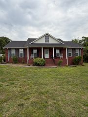 1180 Harris Branch Rd, Hartsville, TN 37074
