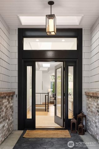 11710 Arrow Point Drive NE, Bainbridge Island, WA 98110