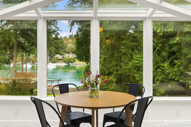 11710 Arrow Point Drive NE, Bainbridge Island, WA 98110