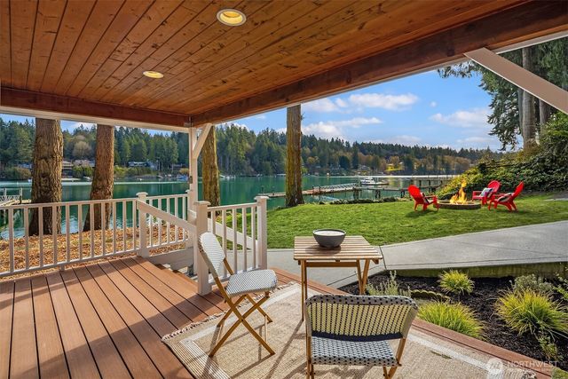 11710 Arrow Point Drive NE, Bainbridge Island, WA 98110