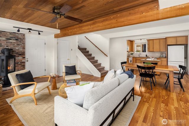 11710 Arrow Point Drive NE, Bainbridge Island, WA 98110