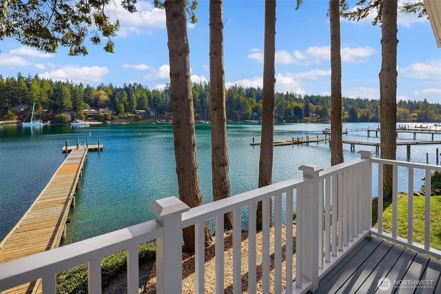 11710 Arrow Point Drive NE, Bainbridge Island, WA 98110