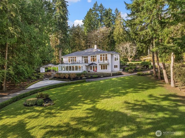 11710 Arrow Point Drive NE, Bainbridge Island, WA 98110
