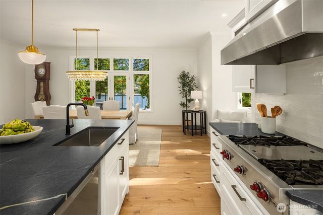 11710 Arrow Point Drive NE, Bainbridge Island, WA 98110