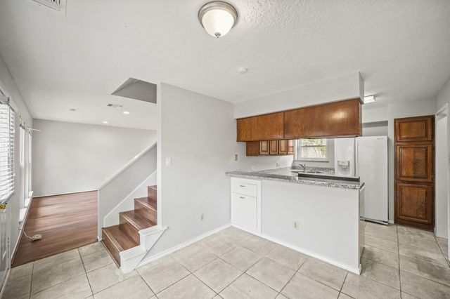 10814 Sugar Hill Drive B, Houston, TX 77042