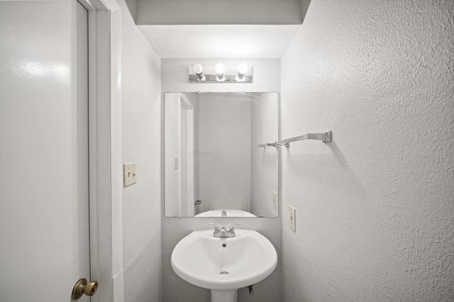 10814 Sugar Hill Drive B, Houston, TX 77042