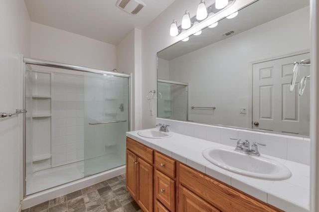 1775 Palmer Avenue, Dinuba, CA 93618