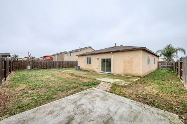 1775 Palmer Avenue, Dinuba, CA 93618
