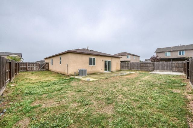 1775 Palmer Avenue, Dinuba, CA 93618