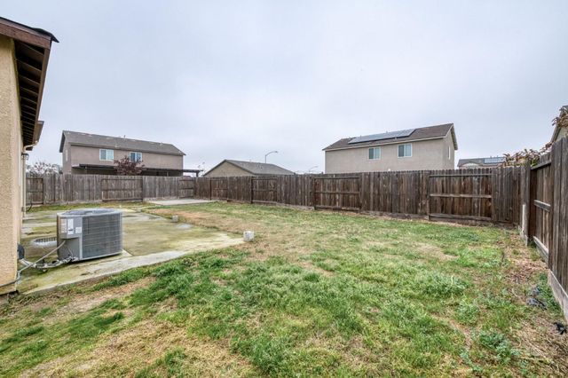 1775 Palmer Avenue, Dinuba, CA 93618