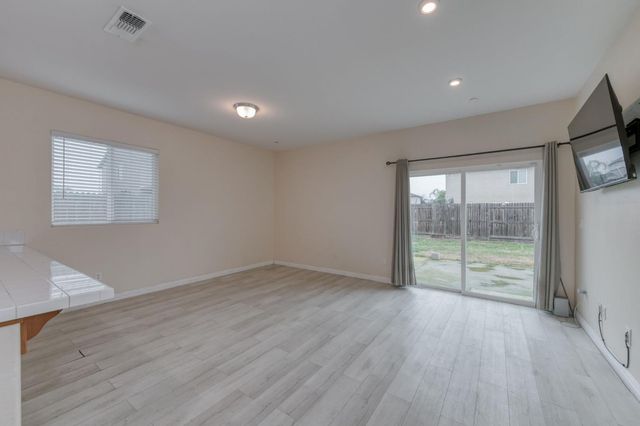 1775 Palmer Avenue, Dinuba, CA 93618