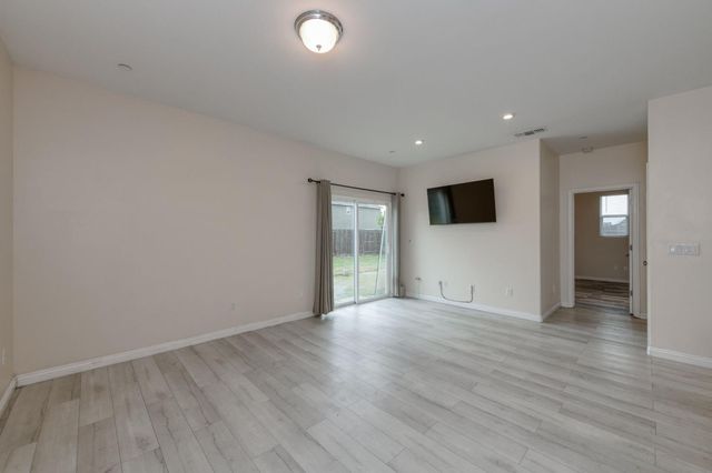 1775 Palmer Avenue, Dinuba, CA 93618