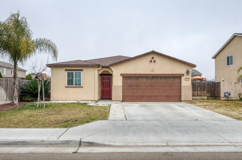 1775 Palmer Avenue, Dinuba, CA 93618