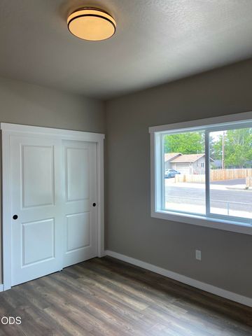 126 Lorraine Avenue, Eagle Point, OR 97524