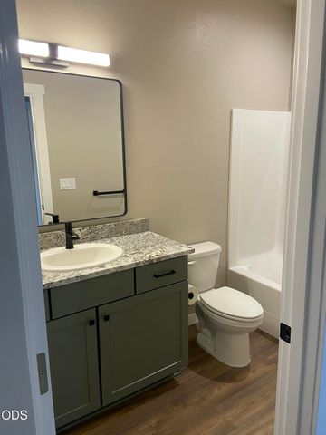 126 Lorraine Avenue, Eagle Point, OR 97524