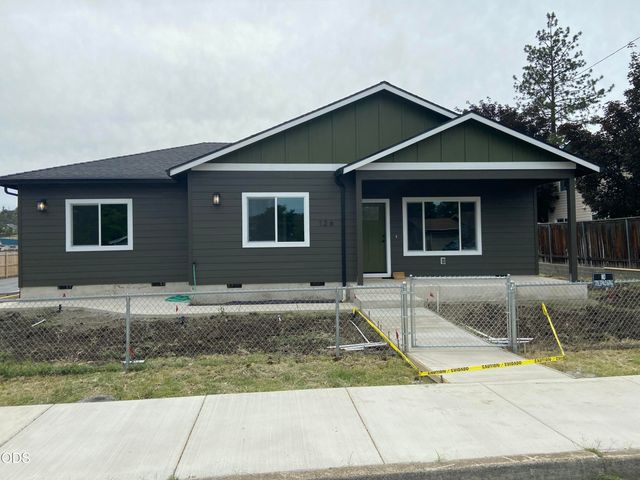 126 Lorraine Avenue, Eagle Point, OR 97524
