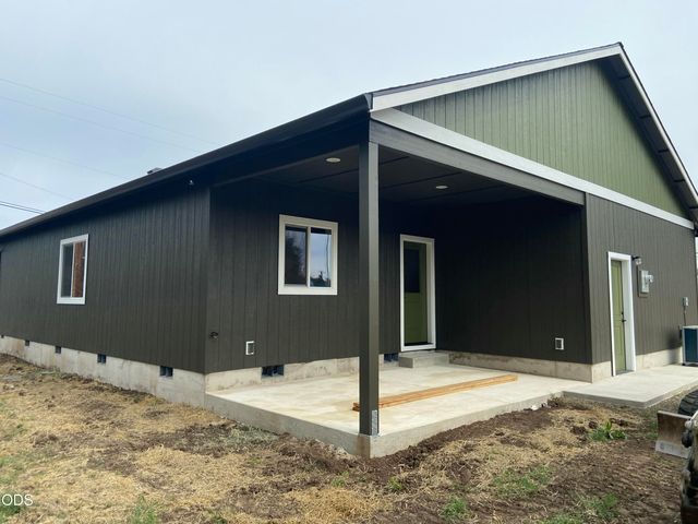 126 Lorraine Avenue, Eagle Point, OR 97524