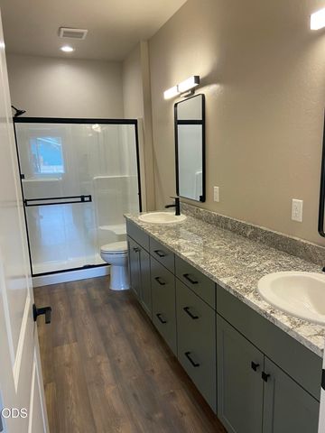 126 Lorraine Avenue, Eagle Point, OR 97524