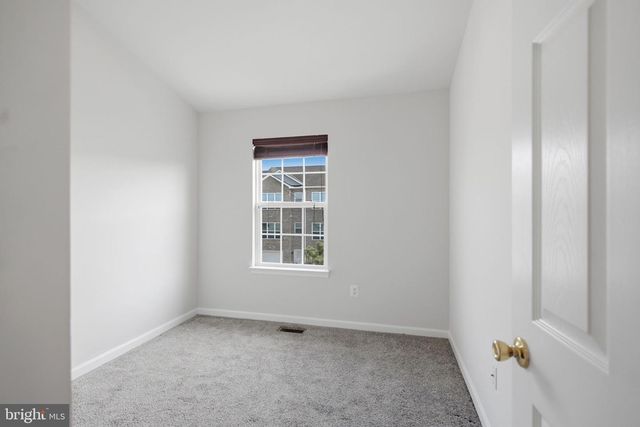 64 FOAL LN, Martinsburg, WV 25405