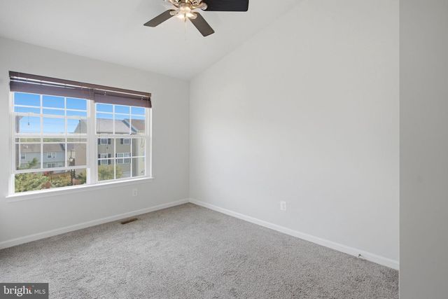 64 FOAL LN, Martinsburg, WV 25405