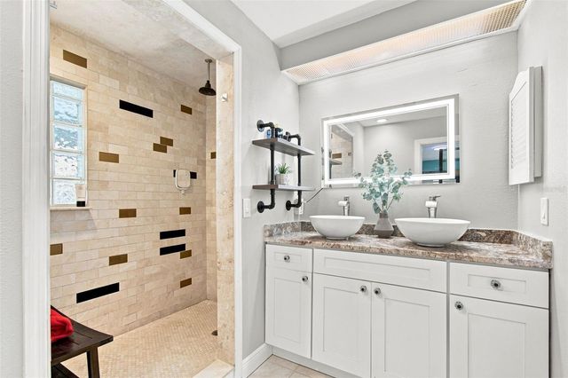 201 LAGOON DRIVE, Palm Harbor, FL 34683