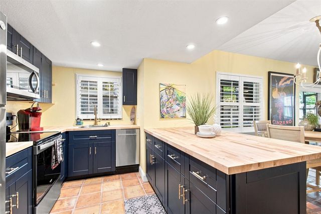 201 LAGOON DRIVE, Palm Harbor, FL 34683