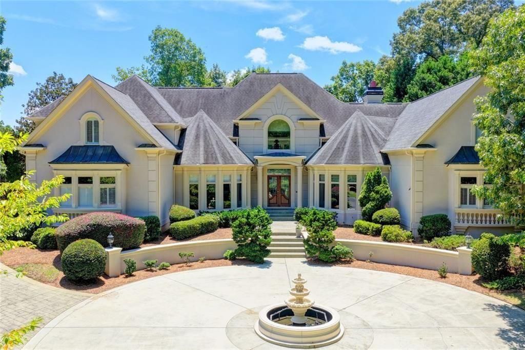 Image 3 of property listing at 9005 Old Southwick Pass, Johns Creek, GA 30022