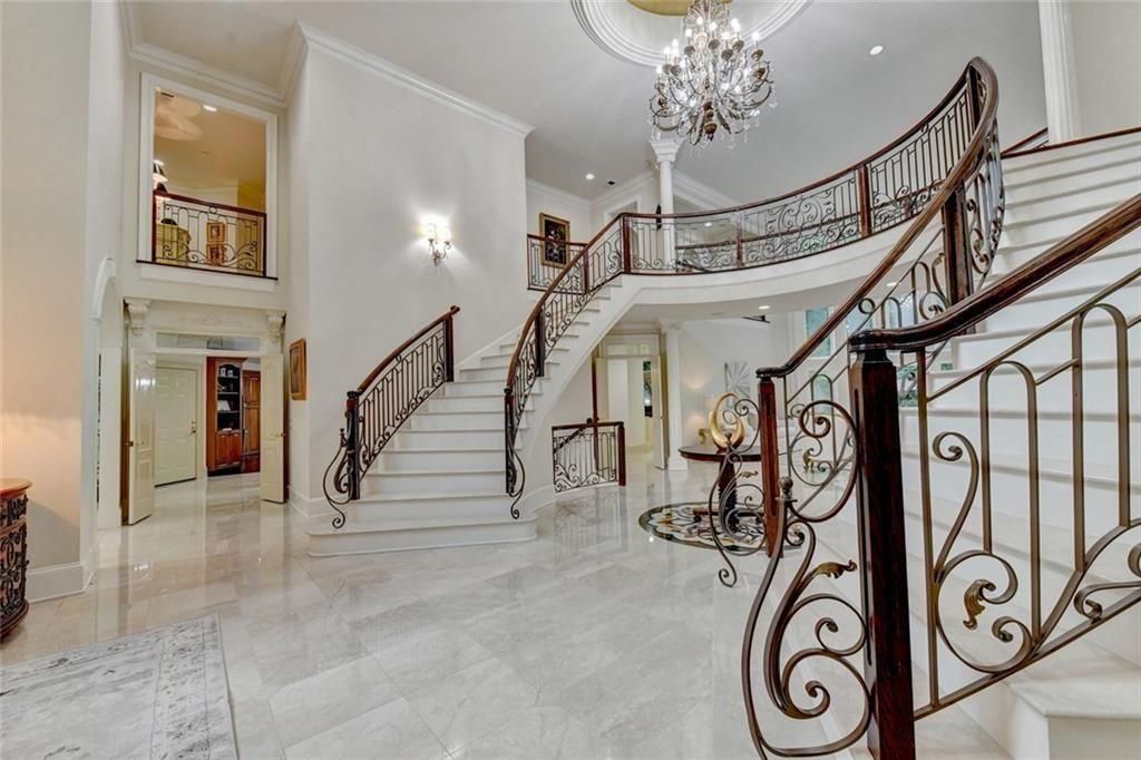 Image 5 of property listing at 9005 Old Southwick Pass, Johns Creek, GA 30022