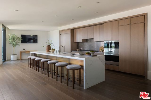 8420 W Sunset Boulevard 702, West Hollywood, CA 90069