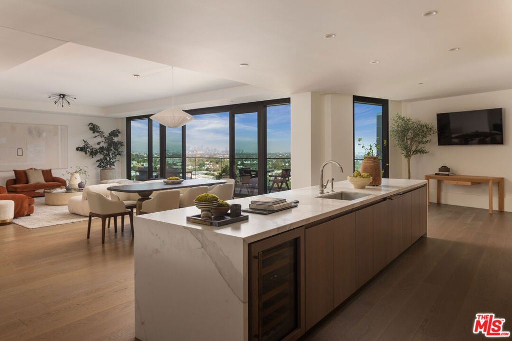 8420 W Sunset Boulevard 702, West Hollywood, CA 90069