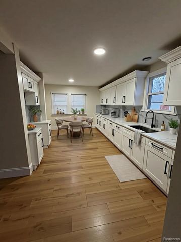 17545 Pennington Drive, Detroit, MI 48221