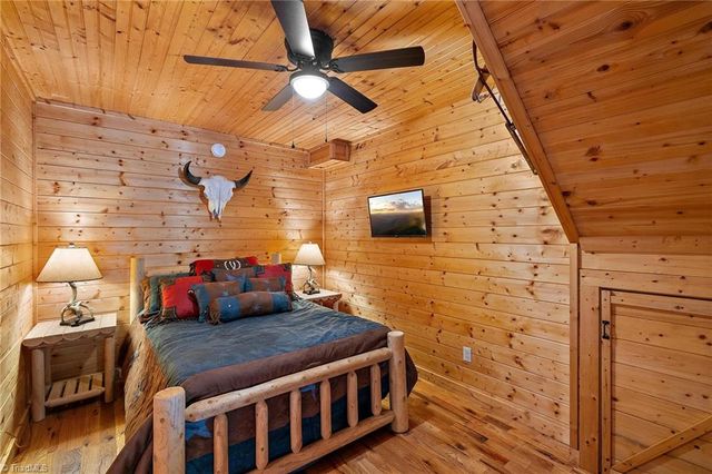 1158 Staghorn Road, Purlear, NC 28665