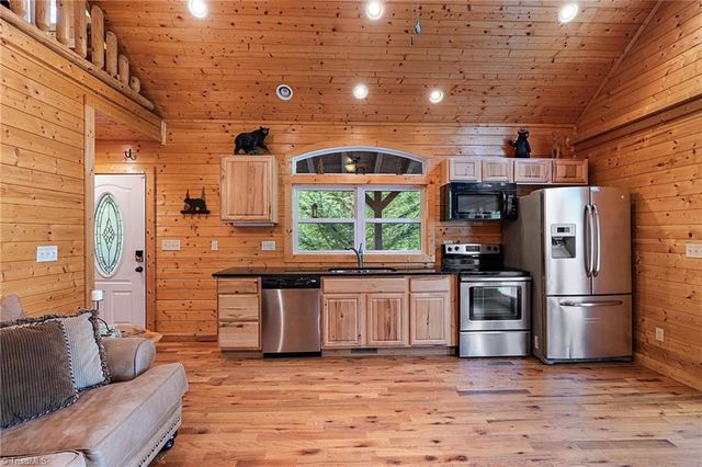 1158 Staghorn Road, Purlear, NC 28665