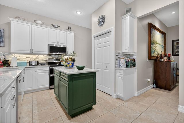 7702 SE Mammoth Drive, Hobe Sound, FL 33455