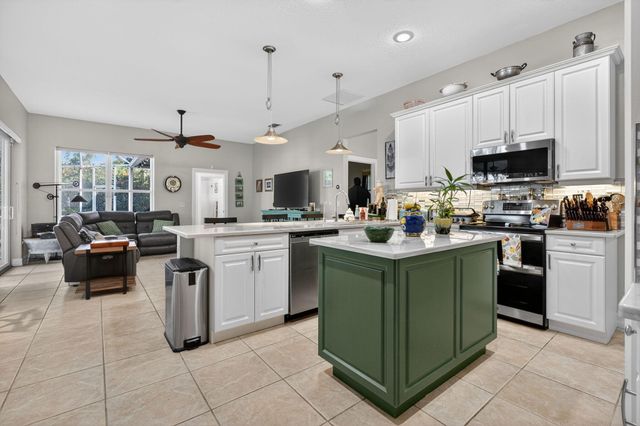 7702 SE Mammoth Drive, Hobe Sound, FL 33455