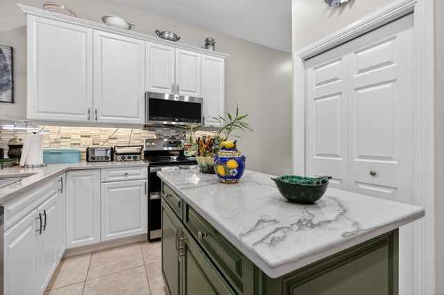 7702 SE Mammoth Drive, Hobe Sound, FL 33455