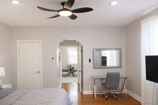 1401 E Prairie Avenue, St Louis, MO 63107