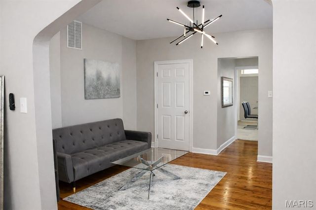 1401 E Prairie Avenue, St Louis, MO 63107