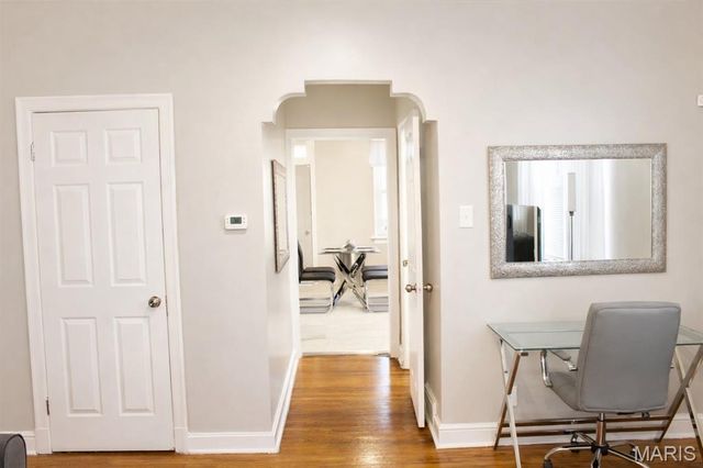 1401 E Prairie Avenue, St Louis, MO 63107