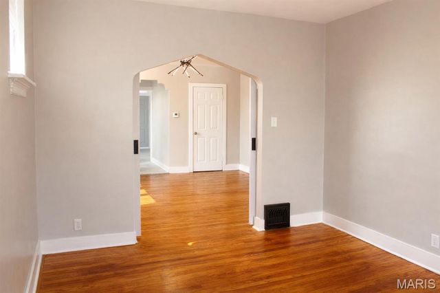 1401 E Prairie Avenue, St Louis, MO 63107