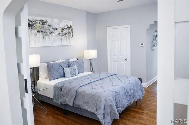 1401 E Prairie Avenue, St Louis, MO 63107