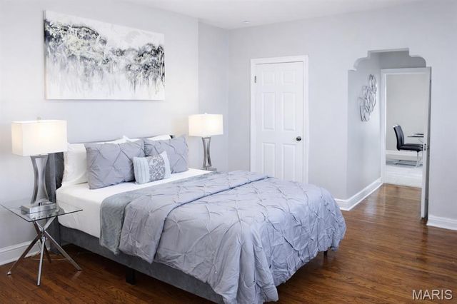 1401 E Prairie Avenue, St Louis, MO 63107