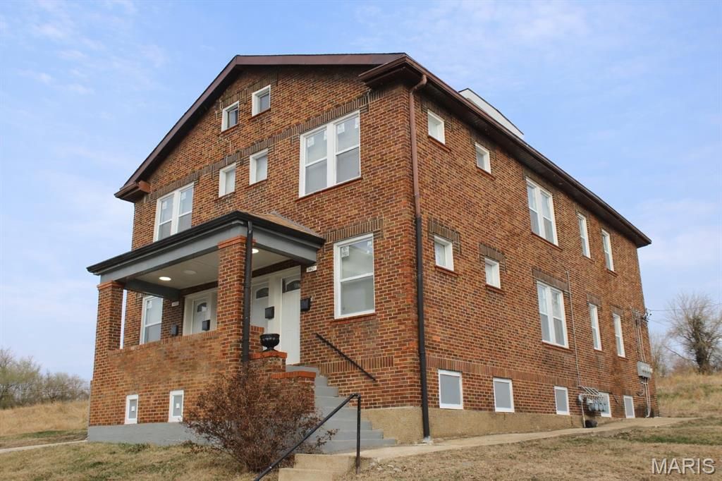 1401 E Prairie Avenue, St Louis, MO 63107
