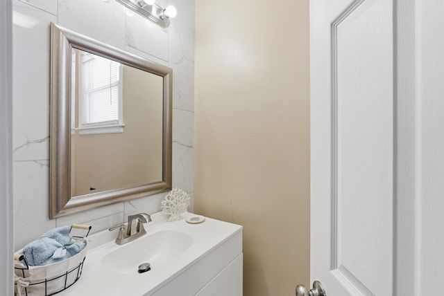 1340 N Yale Ave, Wichita, KS 67208