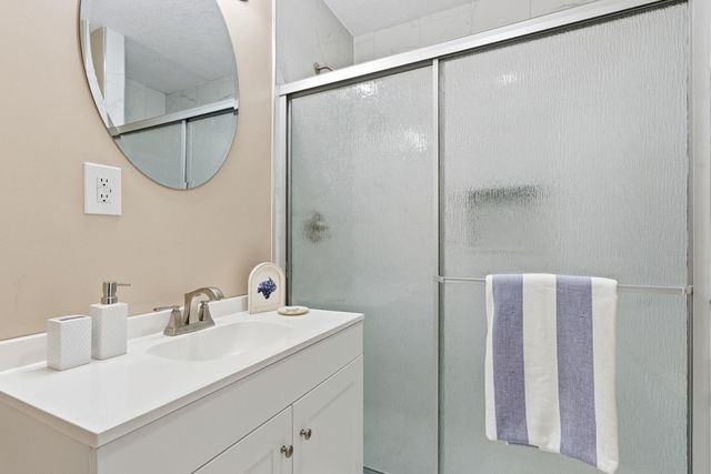 1340 N Yale Ave, Wichita, KS 67208